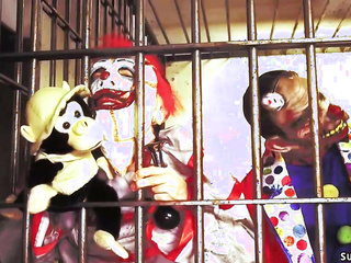 Gruppe von Clowns DP Fuck Petite Babe