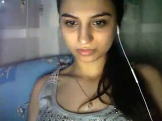 Adolescent arabe sur Chatroulette joue avec ses gros seins