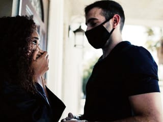 Ebony zwijgt over haar zieke man
