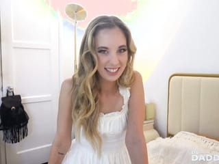 Blonde Hottie Millie Morgan krijgt een onmiddellijke pussy-behandeling
