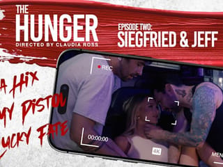 Emma Hix Chiede a Tipi Tatuati di DP in un Negozio di Tatuaggi