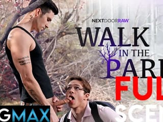 ASGMAX - SCENA COMPLETA - Muscoloso Jock Si Masturba all'Aperto