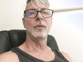 ManPuppy: Richard Lennox wird wild in seiner Solo Schwanz-Teasing-Session