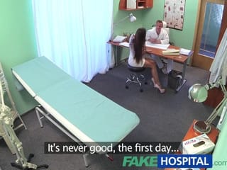 Junger Arzt Bummst Sexy Krankenschwester