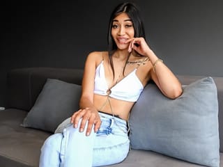 18-летняя Латина узкая писька ЖЕСТКО
