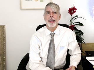 ManPuppy: Psychiater Richard Lennox bringt Jungfrau bei, im Büro zu kommen