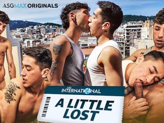 ASGMAX - Perso a Barcellona - Il muscoloso turista Johnny Hackson si suda nel bareback