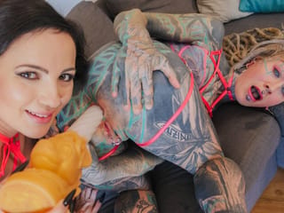 Il caldo anal lesbico di KRISTY & ANUSKATZZ