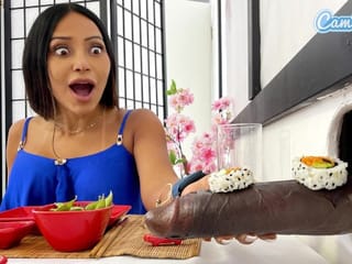 MILFs de Grandes Senos en Sushi Glory Hole BBC Mamando