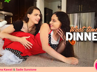 TGIRLS PORN - Hoe laat is het diner?