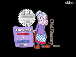 Nonna e Giovane a Casa da Soli