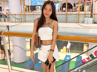 Mall pickup of tiny Thai teen beauty and taken to a hotel for sex