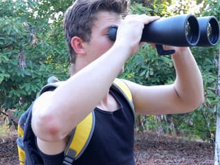 Nextdoor Studios Hiker Voyeuring em um homem gay