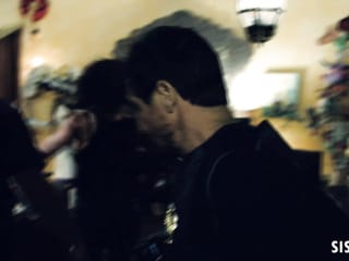 Сестры - офицеры, входящие в семью ссору