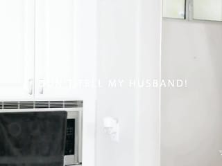 Trans Angels грудастая Tgirl разогрелась на ее мудак