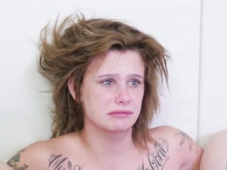 Anale pianto teenager sub slave viene devastato