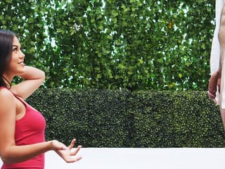 Superbe Belle poilue et Babe plantureuse avec des seins parfaits se fait baiser sur la coulée