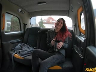Csinos taxi utas elfogadta a feltételeket, így a farkamra kell ülnie! - Cindy Shine