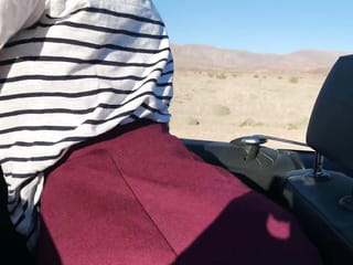 Public Teen Sex в конвертируемом автомобиле по пути в Лас-Вегас - Eva Elfie