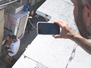 Kinky Vina Sky Shags Voyeur ragazzo in vicolo a fianco con la sua fica succosa