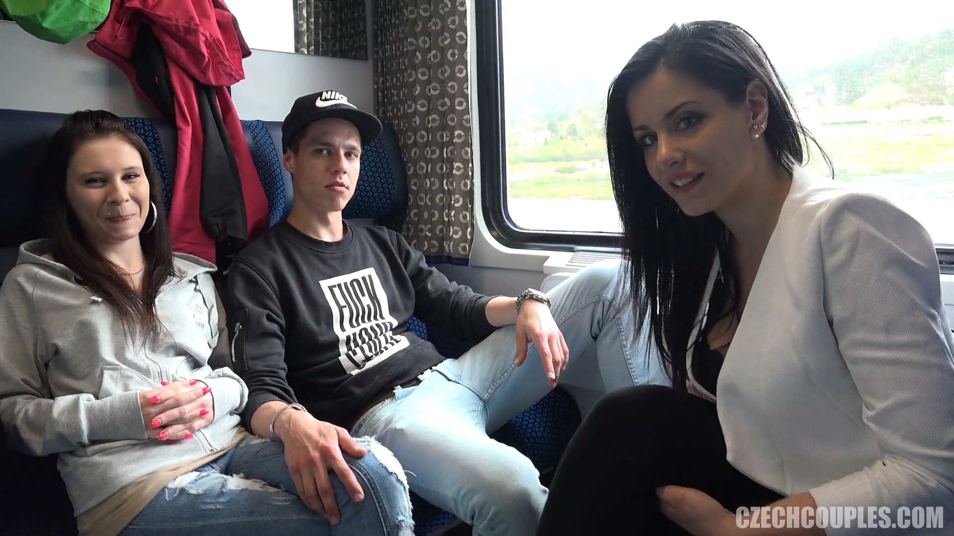 Foursome Sexe en public TRAIN