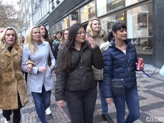Filles Take étranger à Harem Homeparty