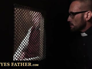 Yesfather - Jesse Stone suga padre Myles galo na sala de confissão